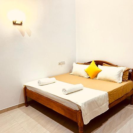 Ahasna Airport Villa Negombo Buitenkant foto