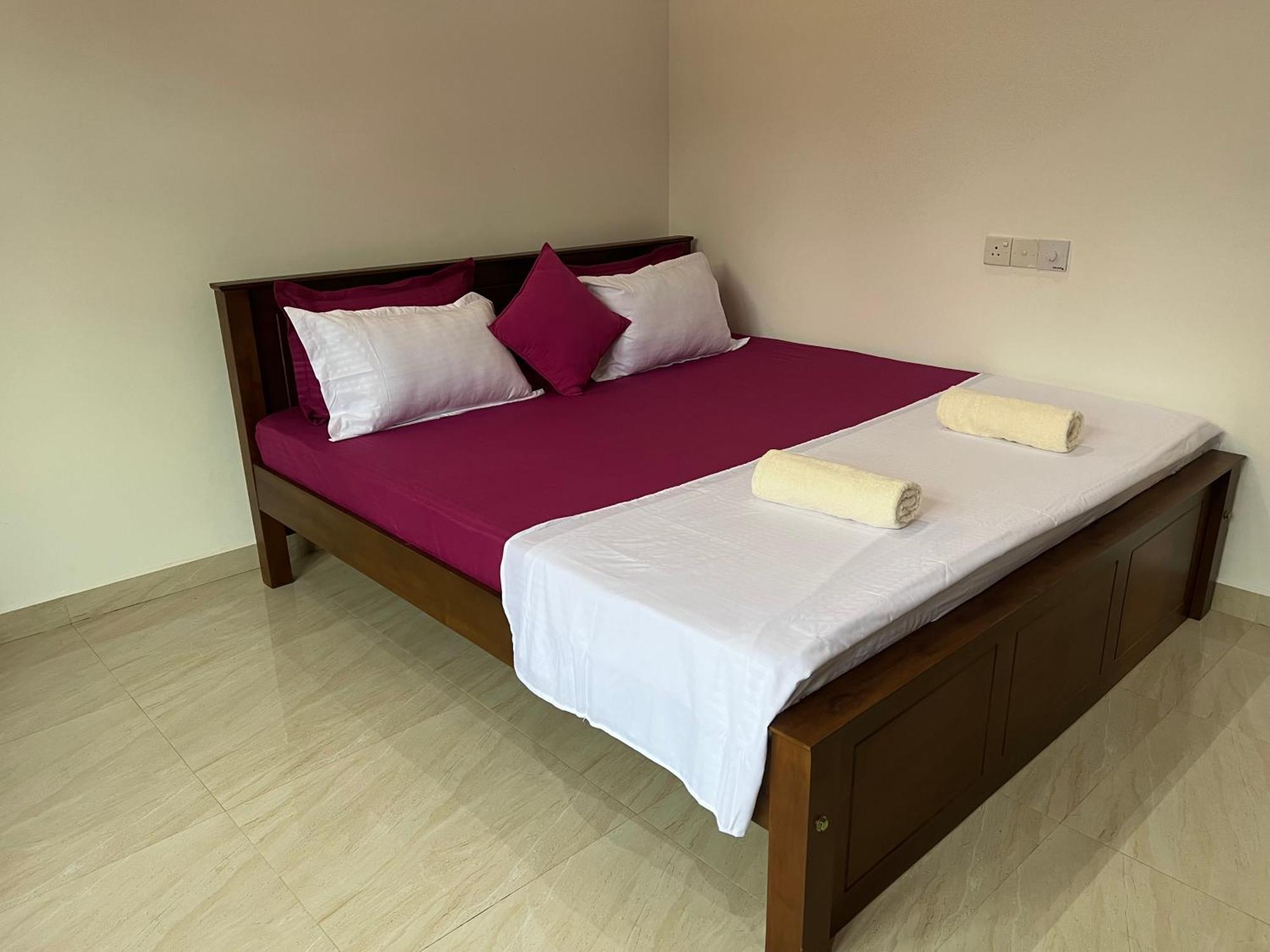 Ahasna Airport Villa Negombo Buitenkant foto