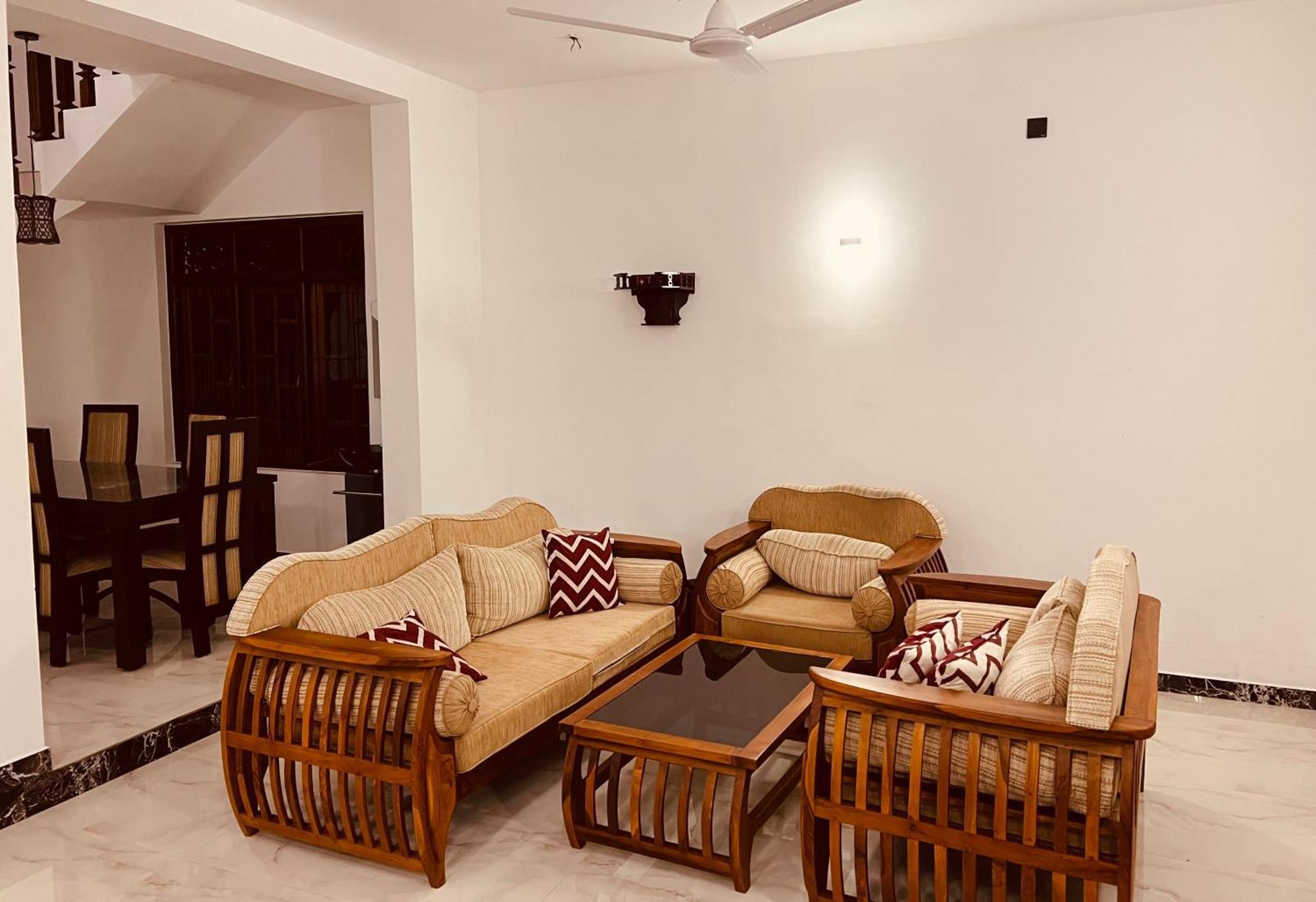 Ahasna Airport Villa Negombo Buitenkant foto