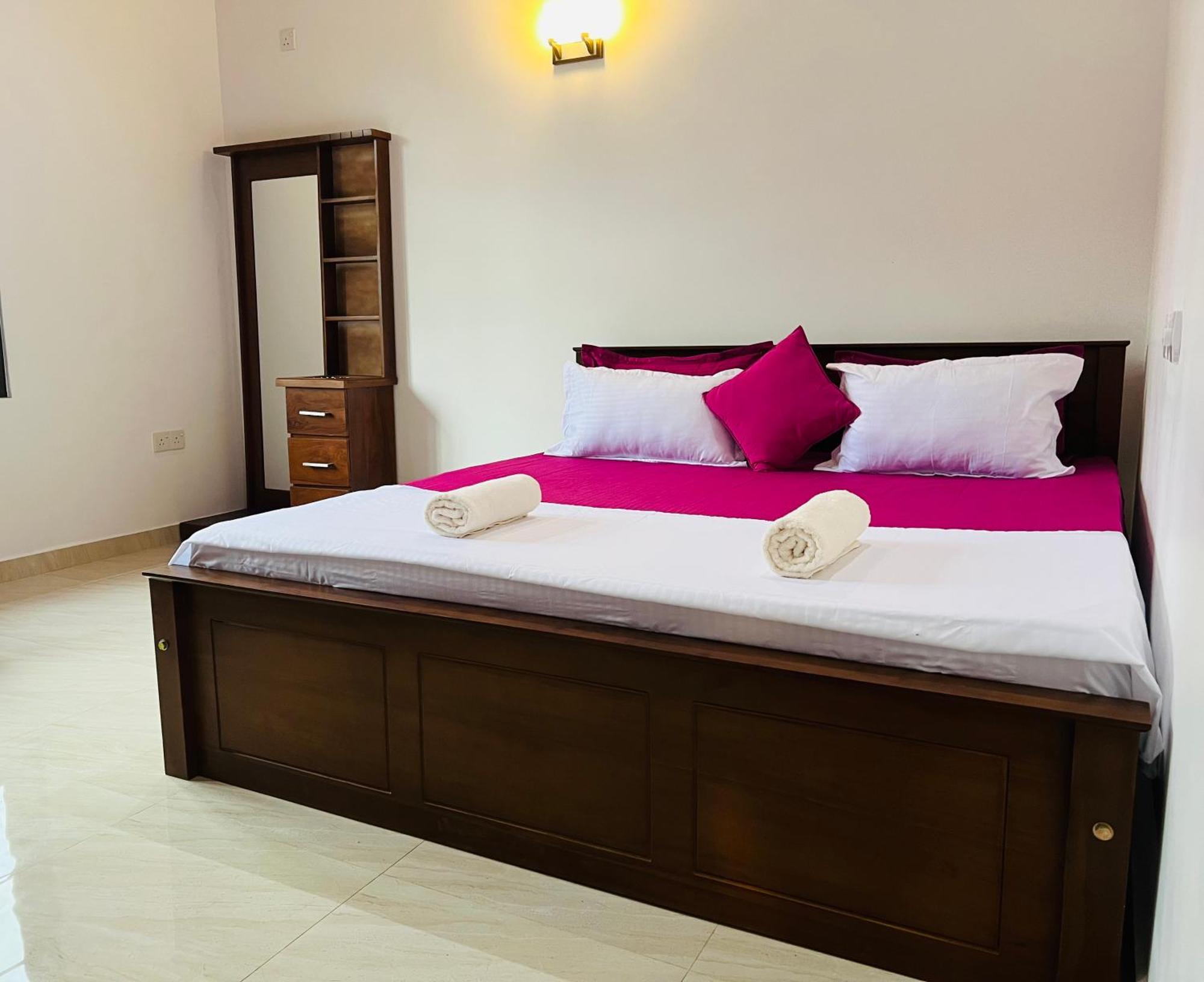 Ahasna Airport Villa Negombo Buitenkant foto