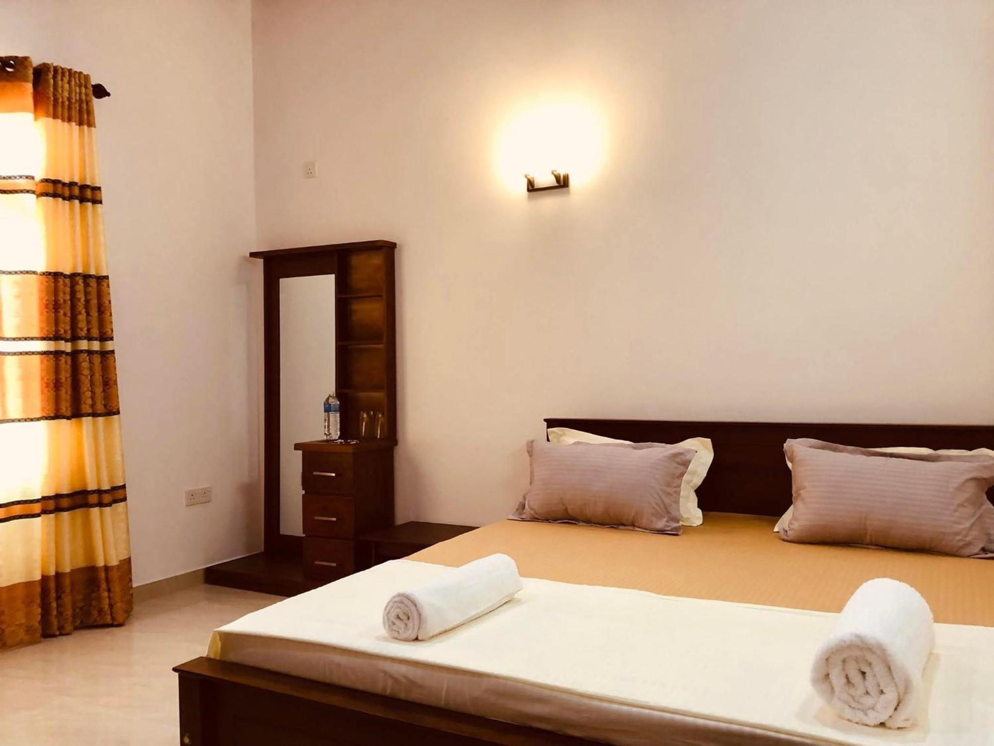 Ahasna Airport Villa Negombo Buitenkant foto
