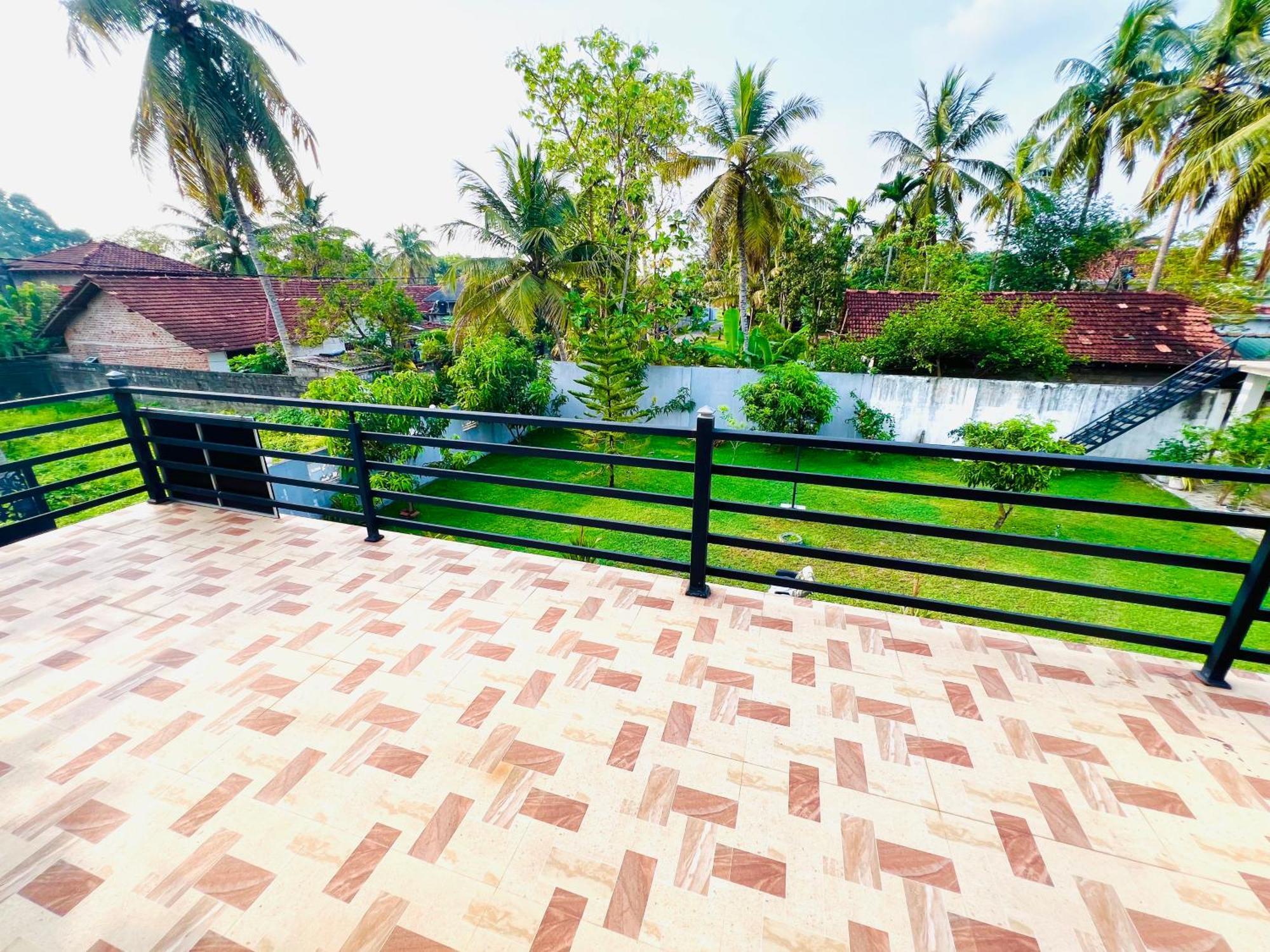 Ahasna Airport Villa Negombo Buitenkant foto