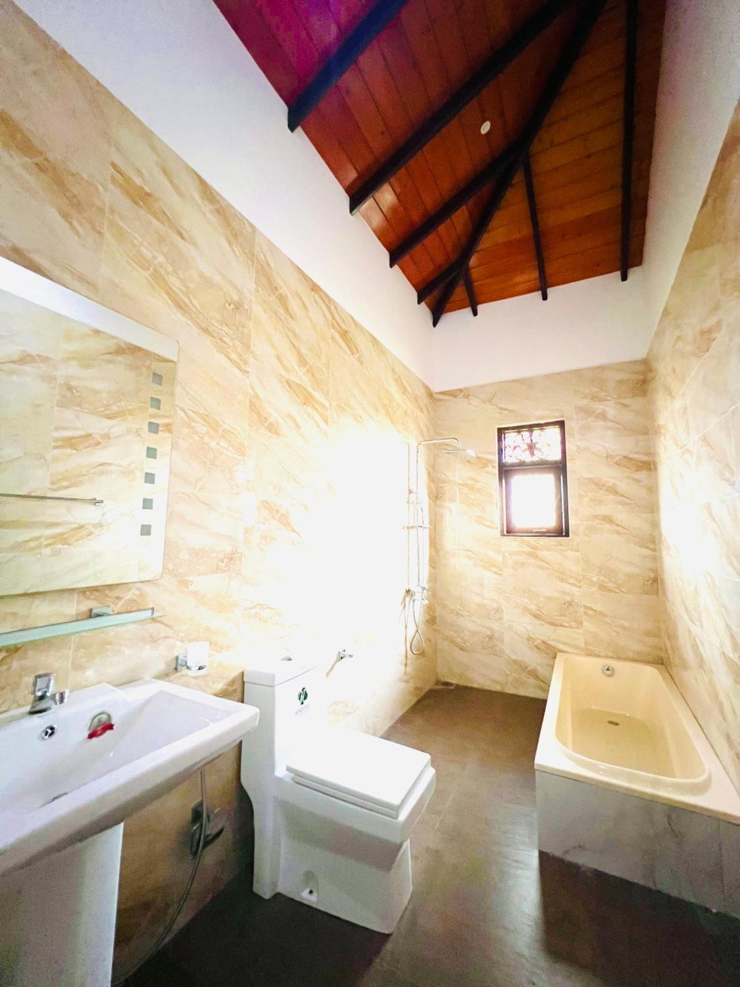 Ahasna Airport Villa Negombo Buitenkant foto