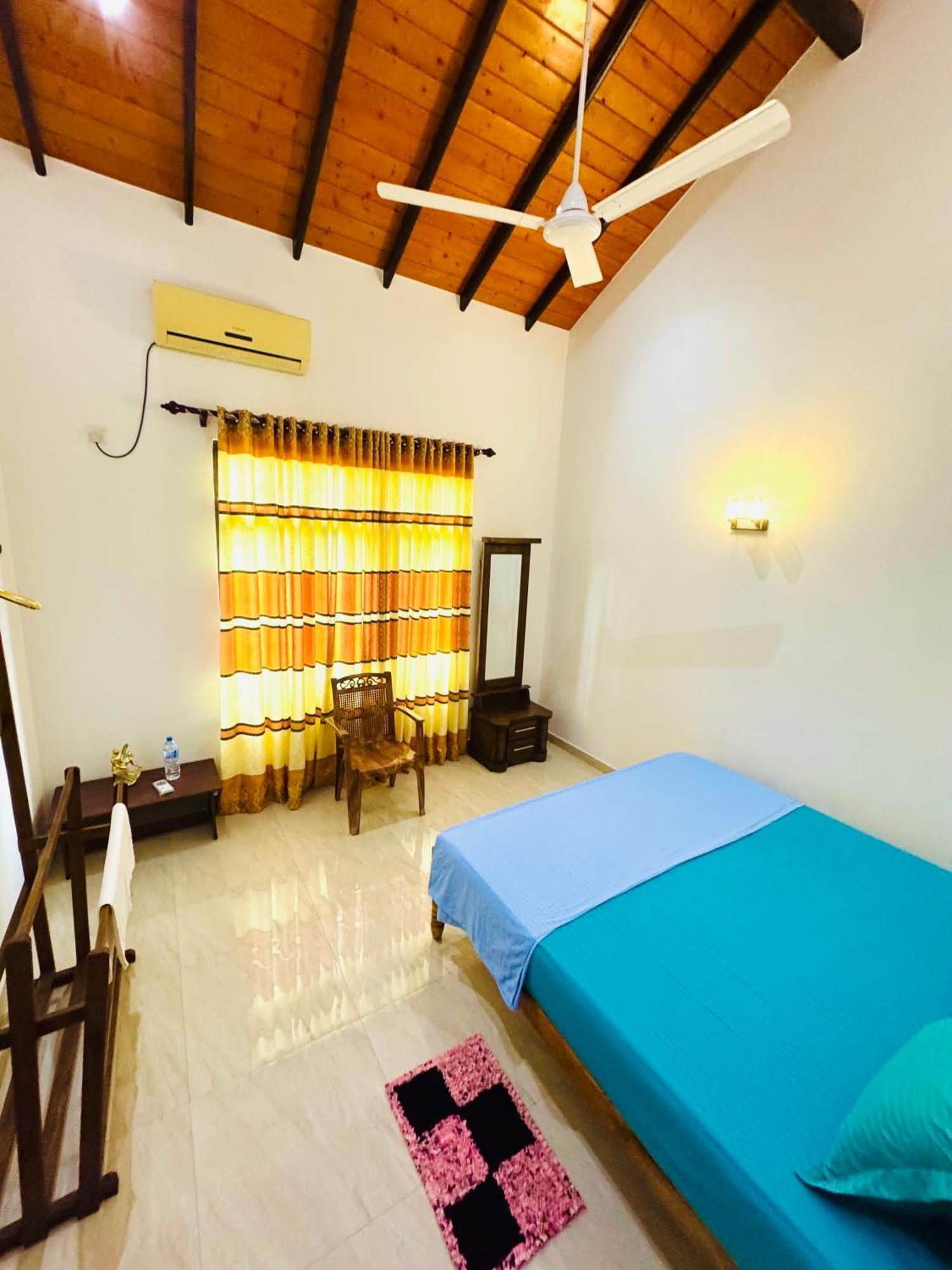 Ahasna Airport Villa Negombo Buitenkant foto