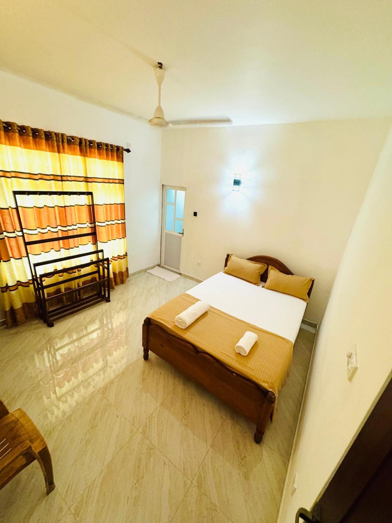 Ahasna Airport Villa Negombo Buitenkant foto