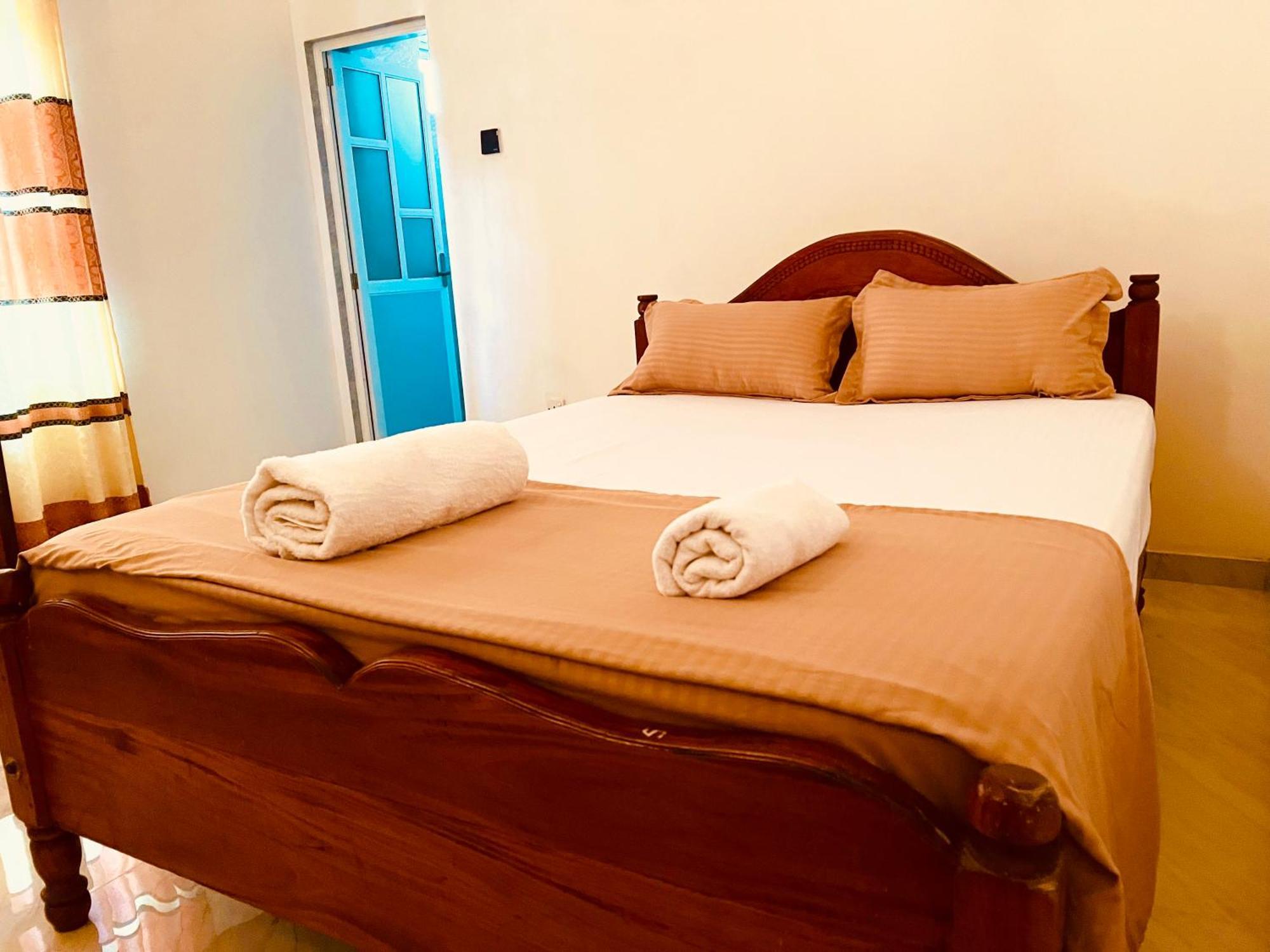 Ahasna Airport Villa Negombo Buitenkant foto