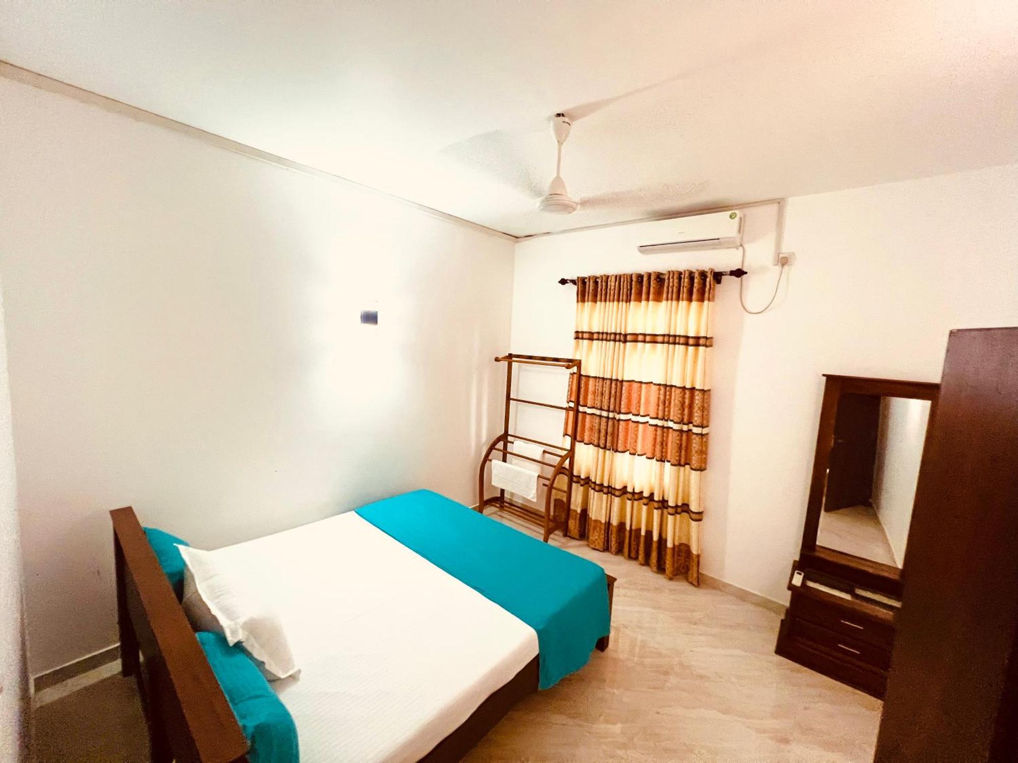 Ahasna Airport Villa Negombo Buitenkant foto