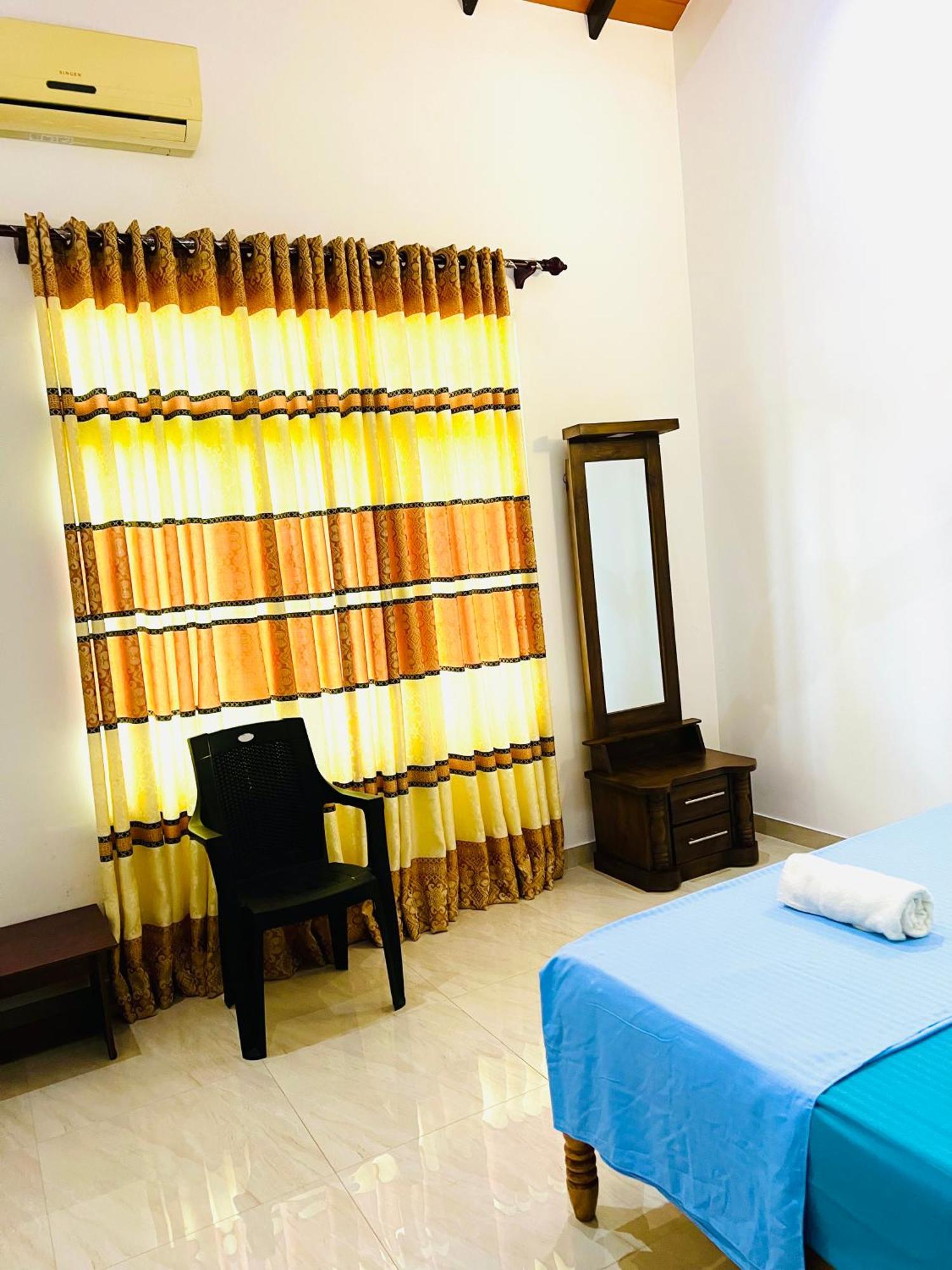 Ahasna Airport Villa Negombo Buitenkant foto