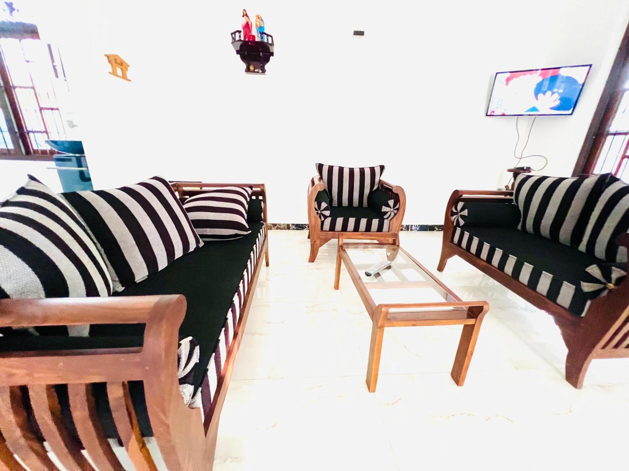 Ahasna Airport Villa Negombo Buitenkant foto